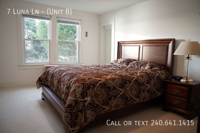 Building Photo - 7 Luna Ln