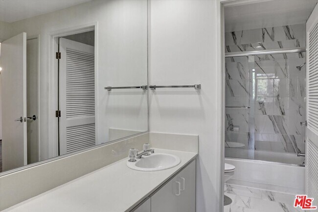 Building Photo - 10600 Wilshire Blvd