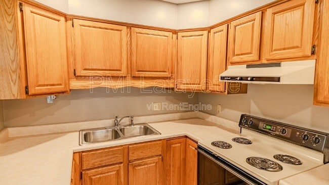 Building Photo - 2454 Poplar Ln