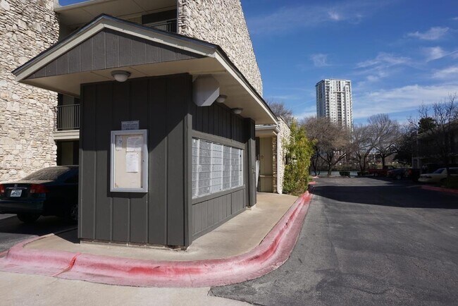 Building Photo - 500 E Riverside Dr