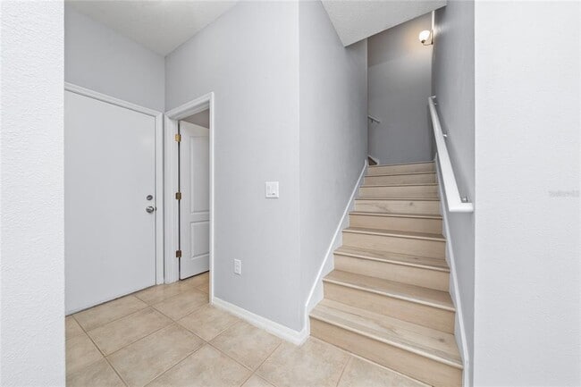 Building Photo - 6522 S Goldenrod Rd