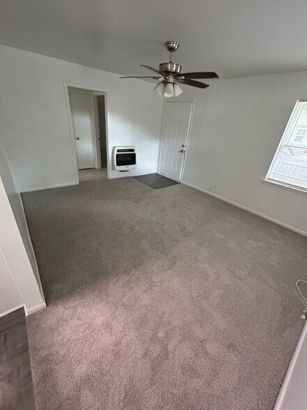 Building Photo - 702 Sunny Ln
