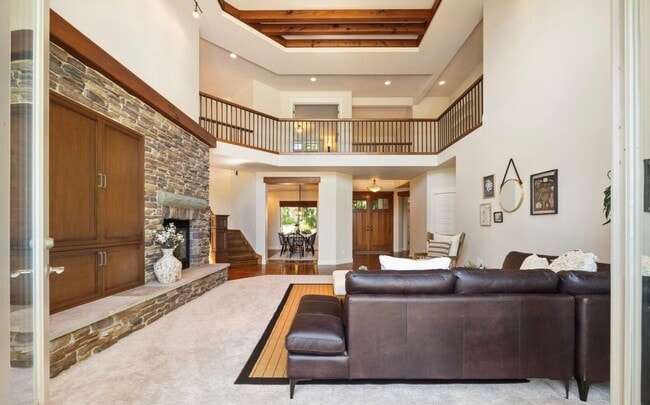 Building Photo - Beautiful Home in Semiahmoo!