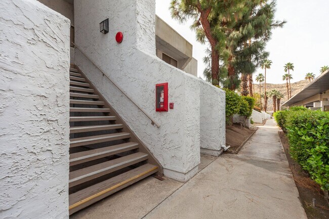 Building Photo - 5301 E Waverly Dr