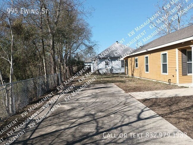 Building Photo - 995 Ewing St