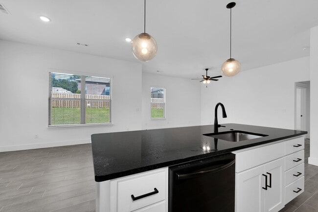 Building Photo - Brand New Home Waiting For you!