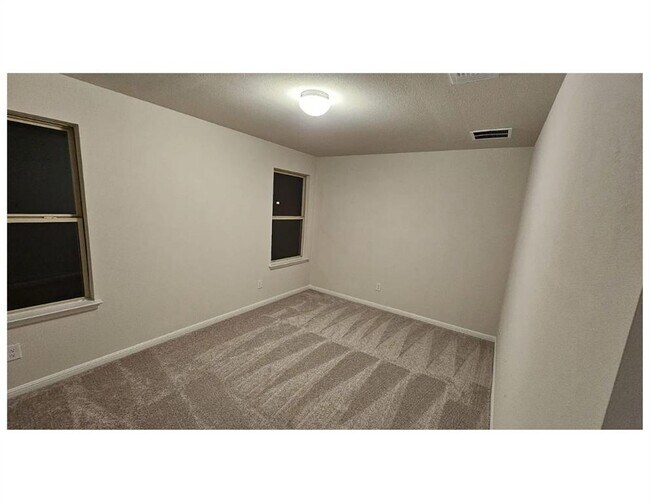 Building Photo - 212 Comet Pointe Dr