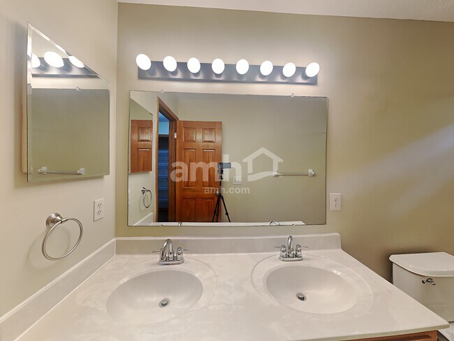 Building Photo - 1810 Penwood Pl