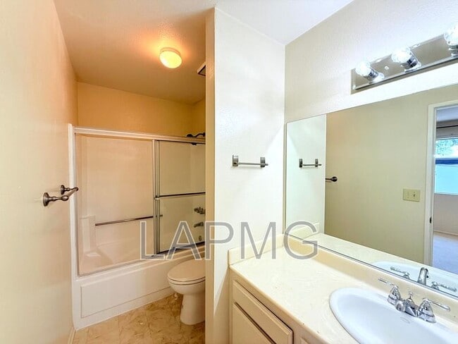 Building Photo - 12251 Moorpark St