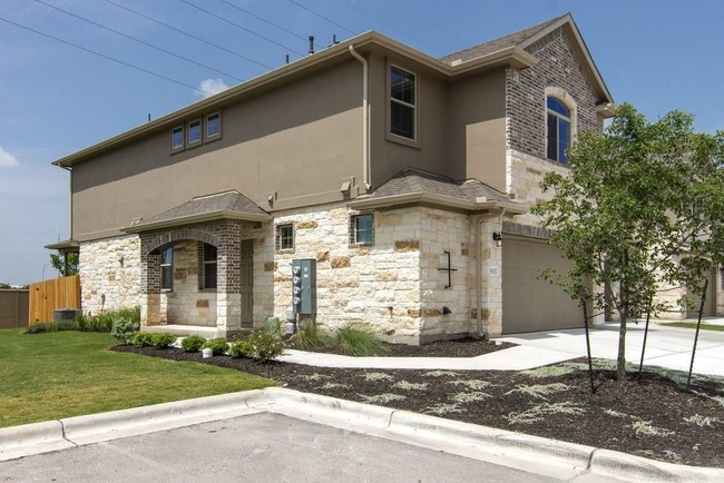 Building Photo - 2880 Donnell Dr