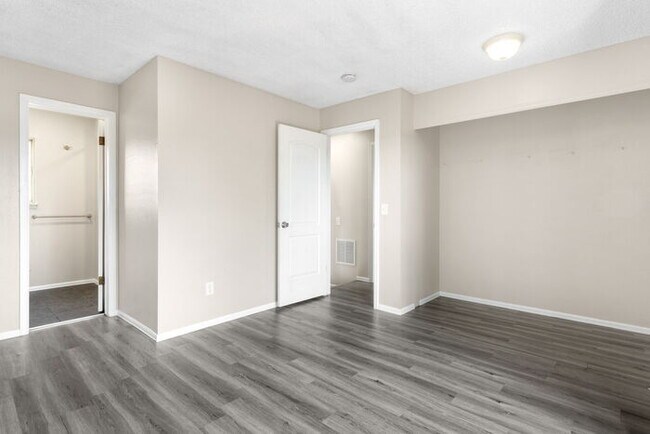 Building Photo - Clean, Bright 3 Bedroom with large yard an...