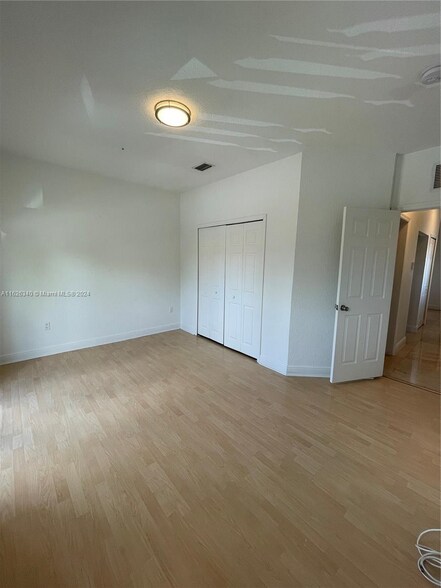 Building Photo - 3350 SW 25th St