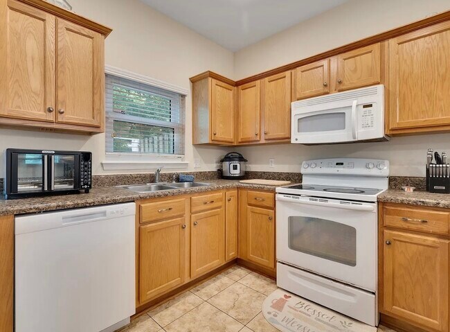 Building Photo - 2289 Del Carmel Way