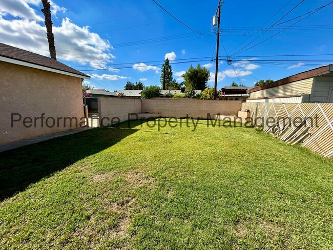 Building Photo - Cute 3 Bed/1 Bath SW Bakersfield Home w RBP & $0 Deposit Option