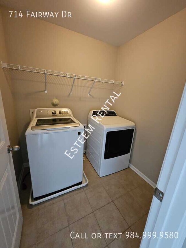 Building Photo - 714 Fairway Dr