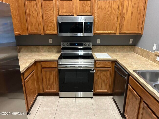 Building Photo - 575 Oakleaf Plantation Pkwy