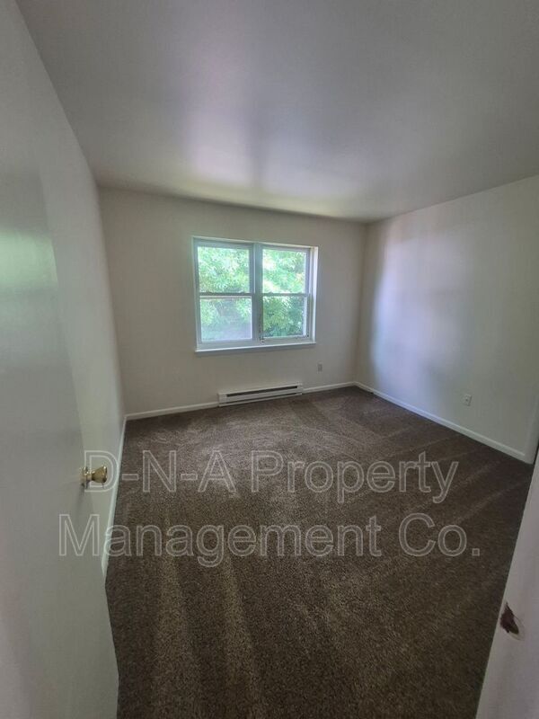 Building Photo - 404 Woodcliff Ave