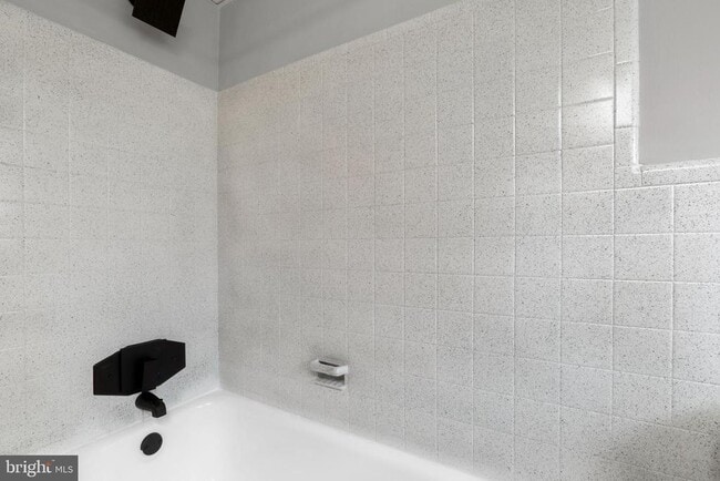 Building Photo - 131 Forest Ave