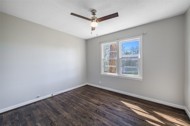 Building Photo - 476 Ellinger Rd