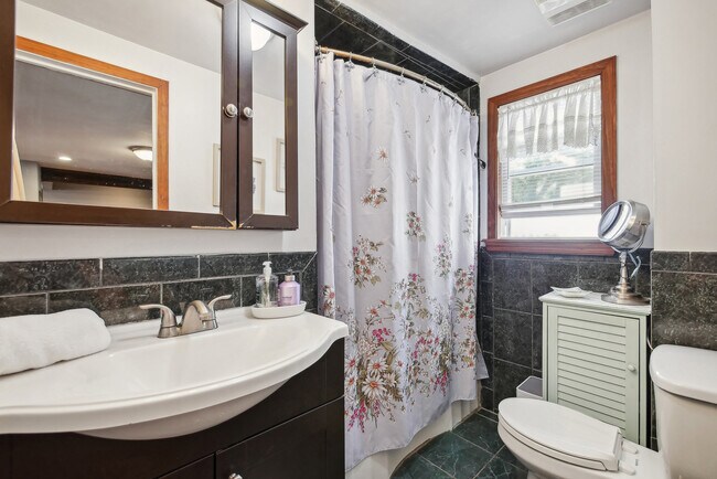 BATHROOM - 59 Meckes St