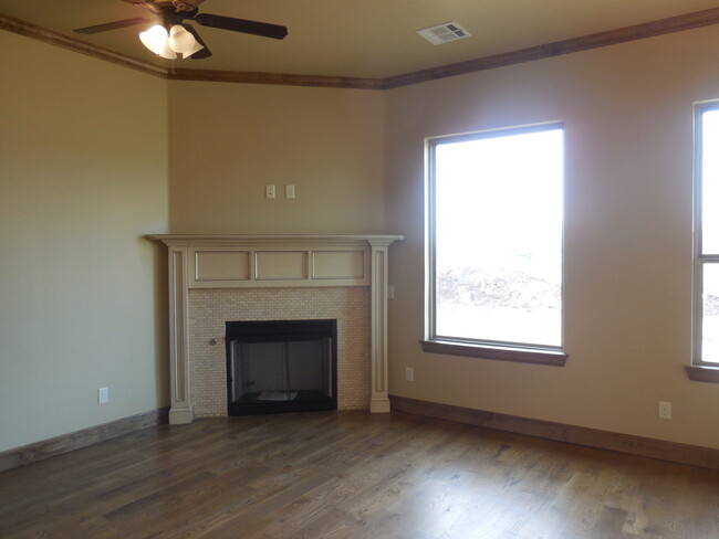 Building Photo - Two Bedroom, Two Bathroom w Study Home  in...