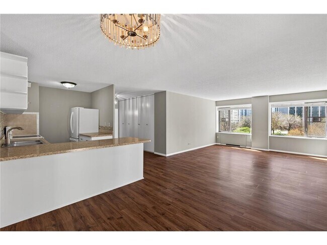 Building Photo - 19 S 1st St