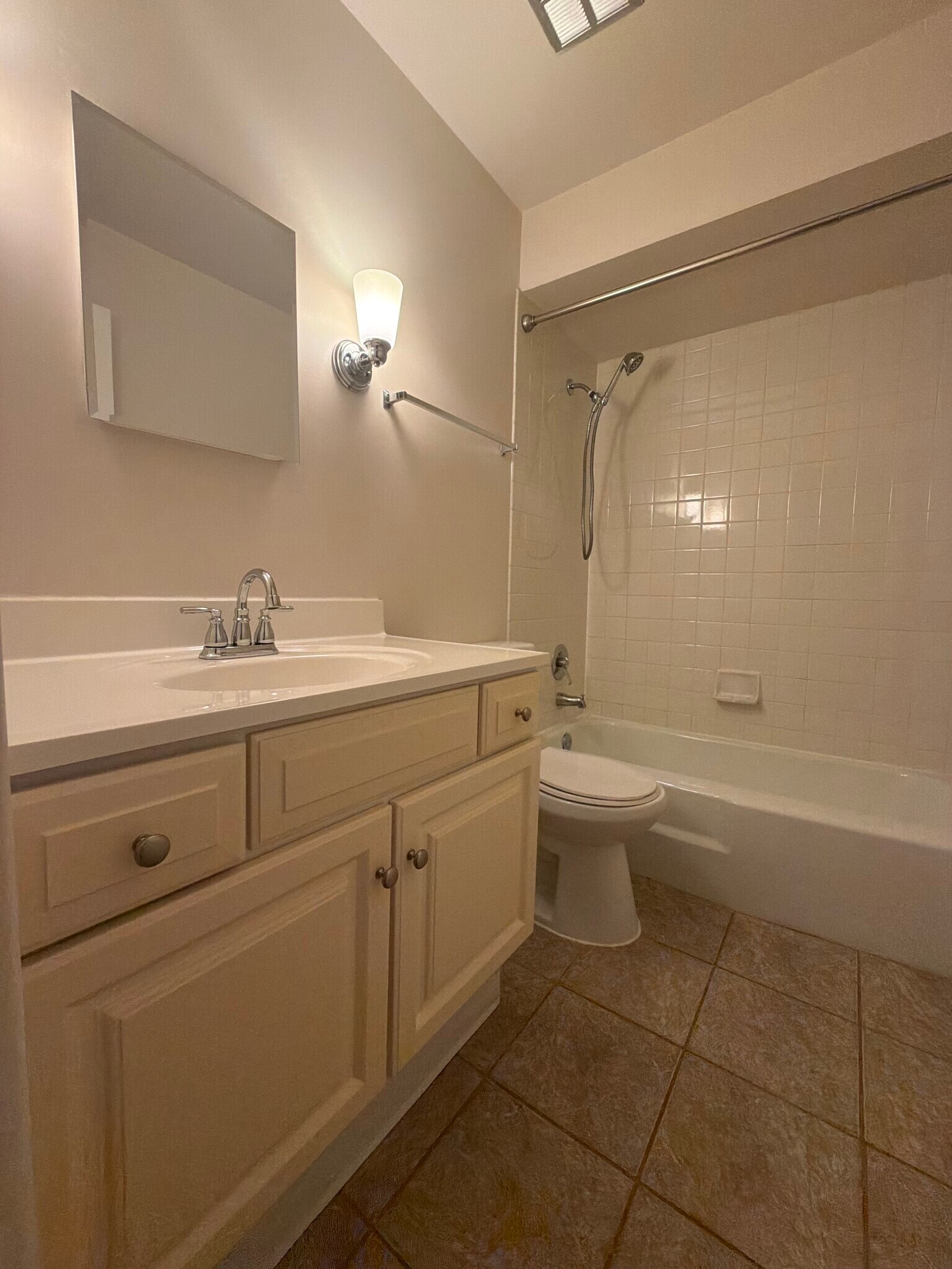 Building Photo - 10S511 Echo Ln