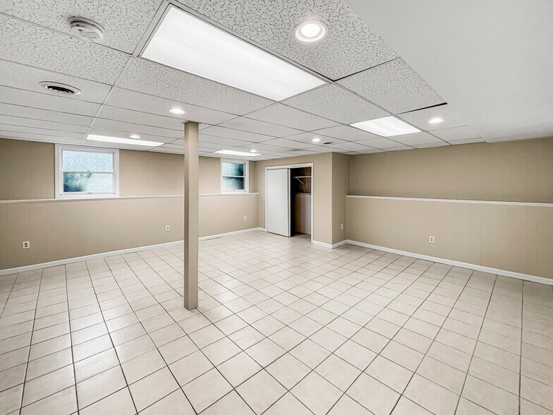 Building Photo - 129 Dracut Rd