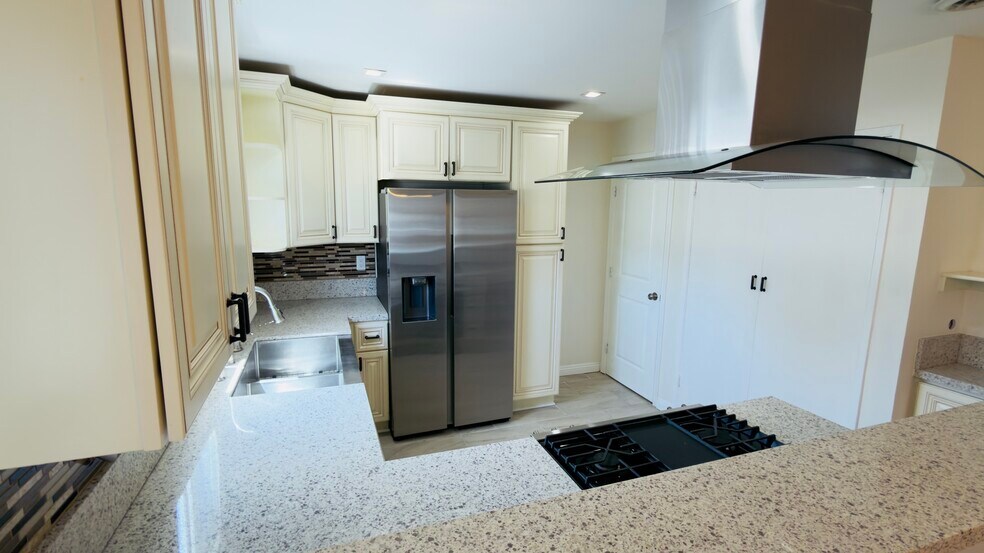 Building Photo - 18550 Hatteras St