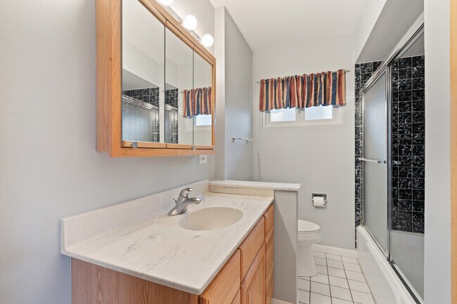 Building Photo - 537-541 N Edgelawn Dr