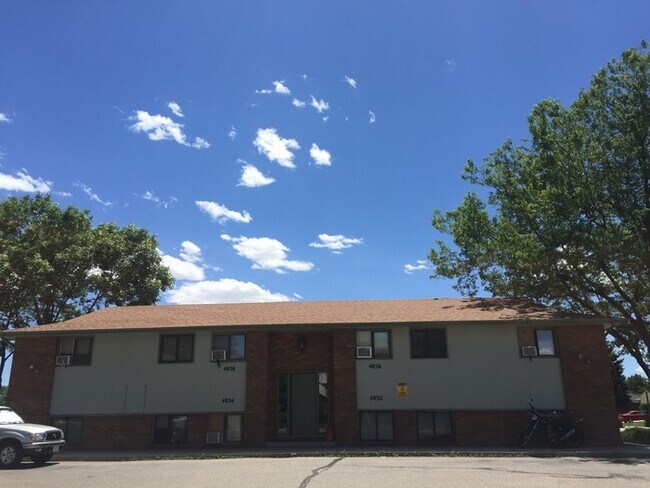Building Photo - TWO WEEKS FREE RENT  Large Two Bedroom One Bath In North Loveland! Easy Access to HWY 287!
