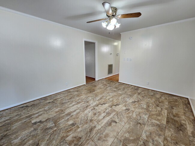 Building Photo - 139 Saratoga Dr