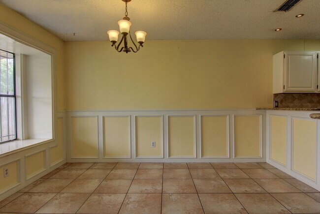 Building Photo - 7125 Laramie Ln
