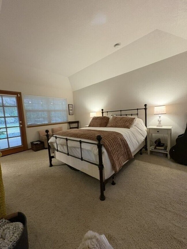 Building Photo - Relax and Unwind in This Beautiful Gig Harbor Rental