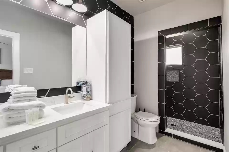 Building Photo - 4911 Alton Ave