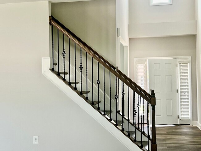 Building Photo - Stunning 4BR 3BA Home in Colfax
