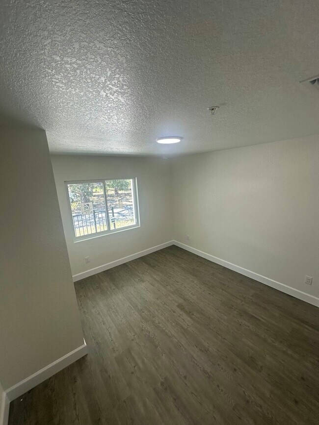 Building Photo - 326 S Grosse Ave