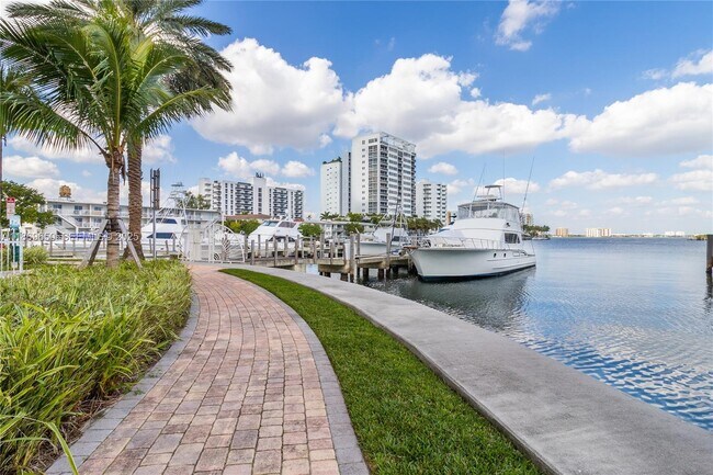 Building Photo - 7900 Harbor Island Dr