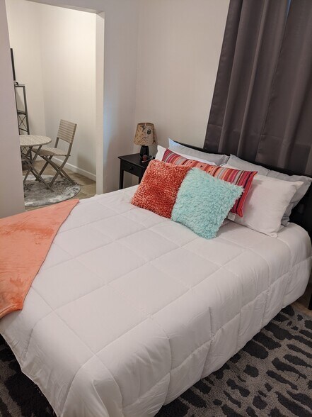 Master bedroom, queen bed - 2733 Amelia St