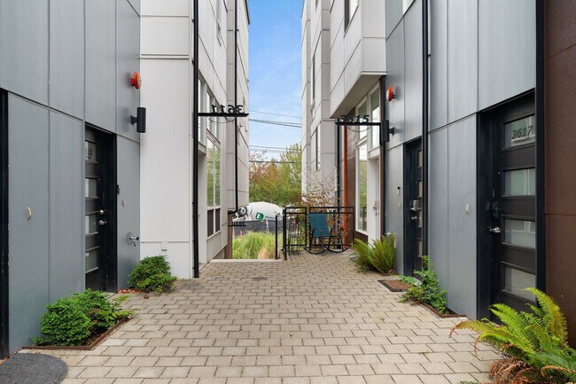 Building Photo - 3615 2nd Ave NW