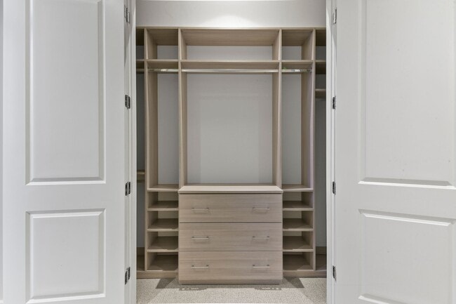 Building Photo - Stunning high rise unit in the affluent Ri...