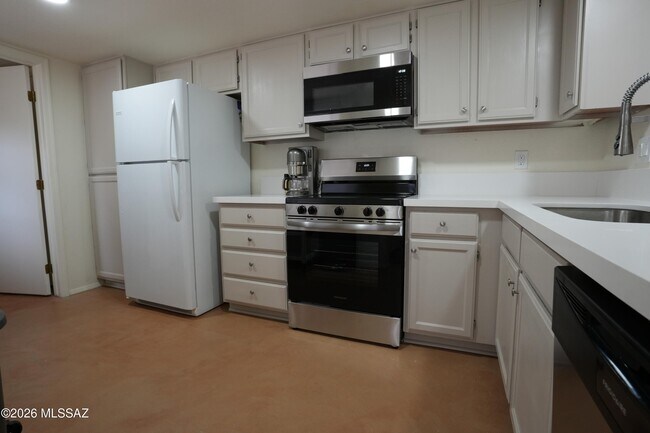 Building Photo - 2549 N Palo Santo Dr
