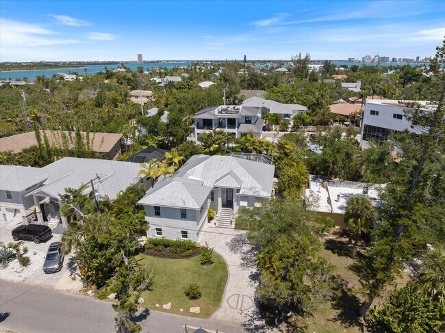 Building Photo - Furnished, Yearly 4bd Home on Siesta Key
