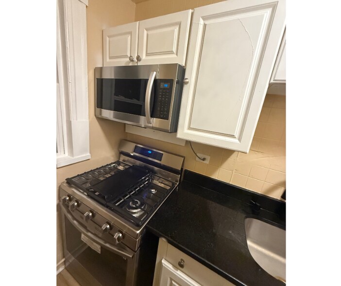 Building Photo - 44 Sanborn St