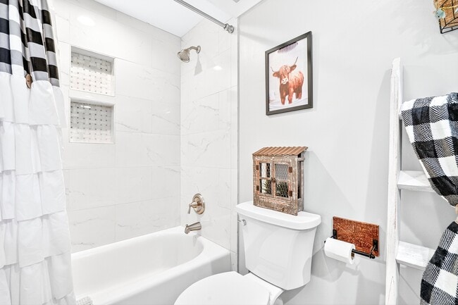 Building Photo - 401 Heritage Vlg