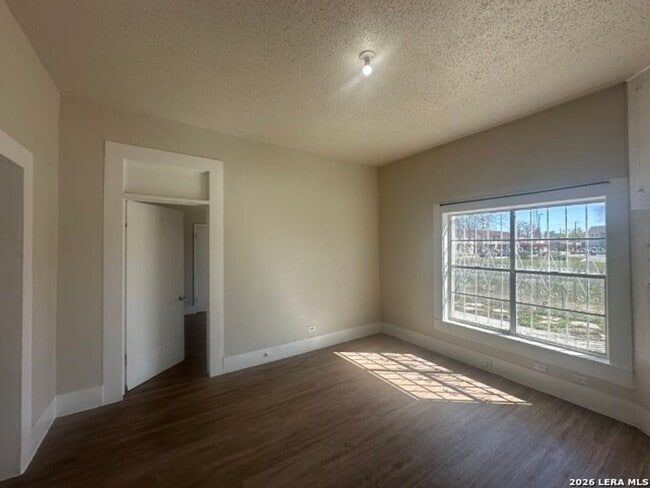 Building Photo - This affordable Quaint Westside Home Is ready for immediate occupancy