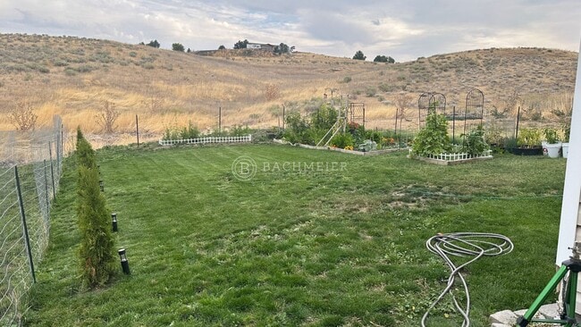 Building Photo - 3 Bed, 2 Bath Townhome