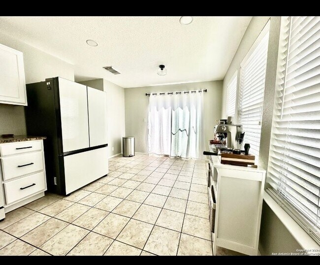 Building Photo - 10142 Amber Flora Dr