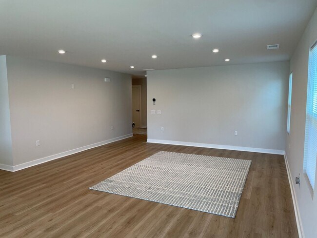 Building Photo - 3 Bedroom 2 Bath Home in Middle Creek Village in Bolivia, NC