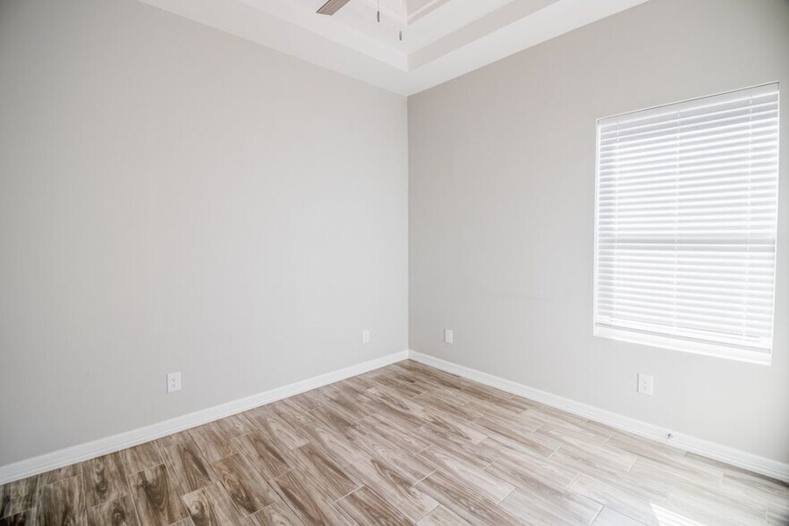 Building Photo - 905 W Sunset Valley St